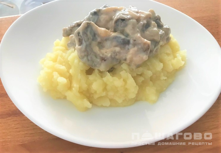 Бефстроганов из свинины с грибами