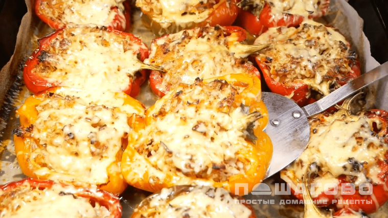Фаршированные перцы в духовке (половинками)