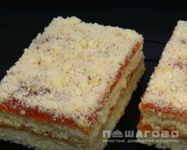 Песочное пирожное полоска с повидлом