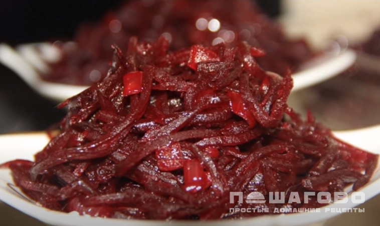 Салат из свеклы с луком и чесноком