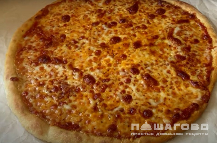 Итальянская пицца с сыром моцарелла