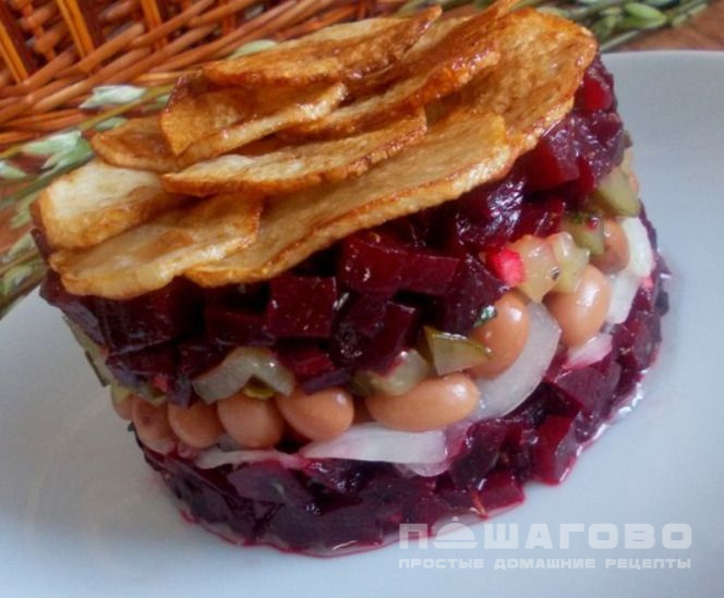 Праздничный винегрет с картофельными чипсами
