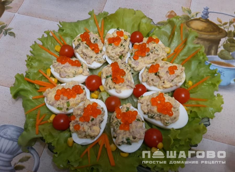 Фаршированные печенью трески яйца