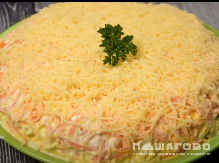 Слоеный салат с курицей и шампиньонами