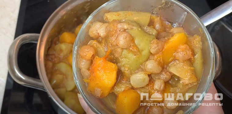 Печеная тыква с яблоками и клюквой