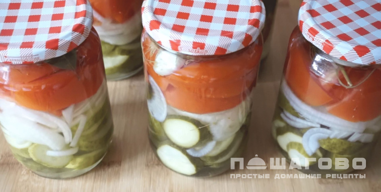 Ассорти из помидоров и огурцов