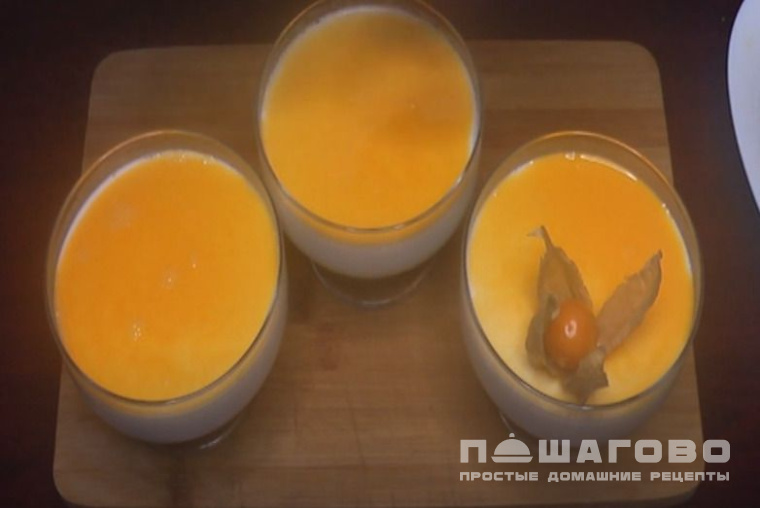 Панна-котта с маракуйей