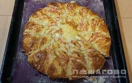 Пирог с сыром и сосисками