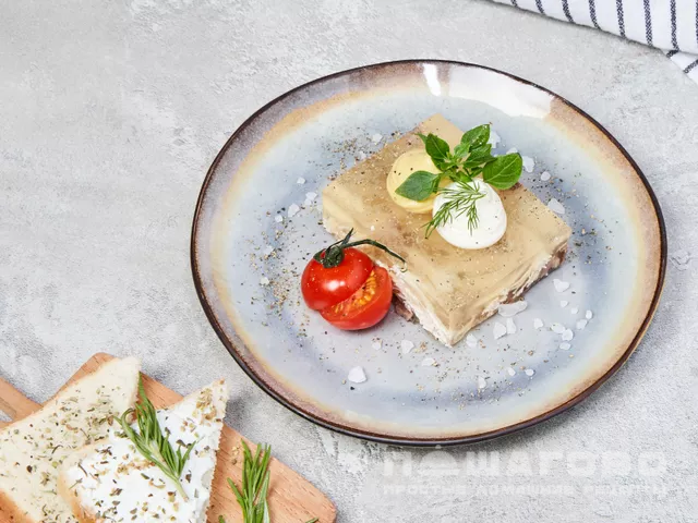 Холодец из филе индейки с говяжьей рулькой