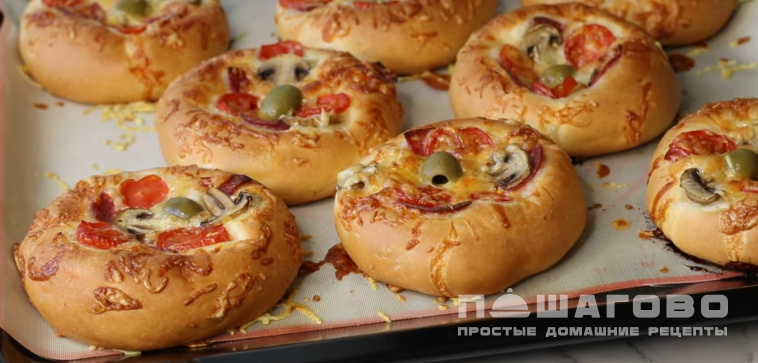 Мини-пиццы с оливками и грибами
