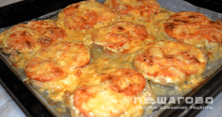 Мясо по-французски в духовке из свинины с помидорами и сыром