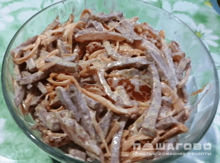 Салат из копченой колбасы и корейской моркови