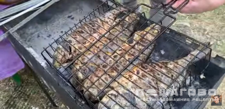 Дорада на гриле под быстрым маринадом из петрушки