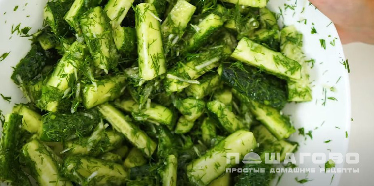 Маринованные огурцы с овощами
