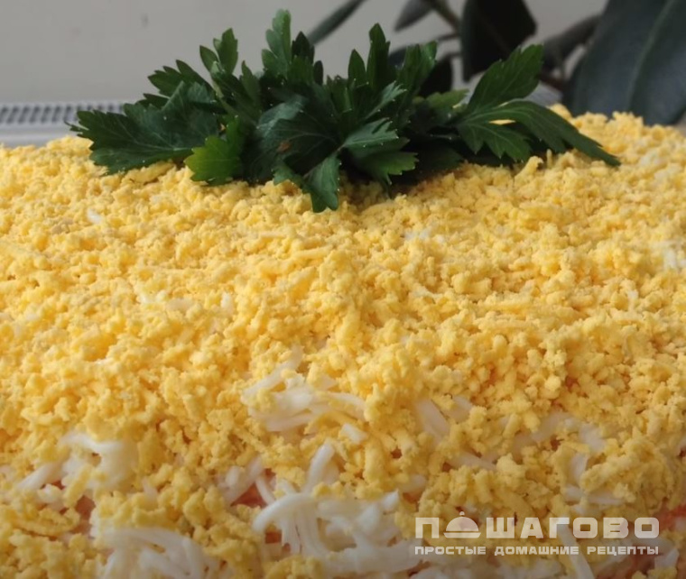 Салат Мимоза с тунцом и яблоком