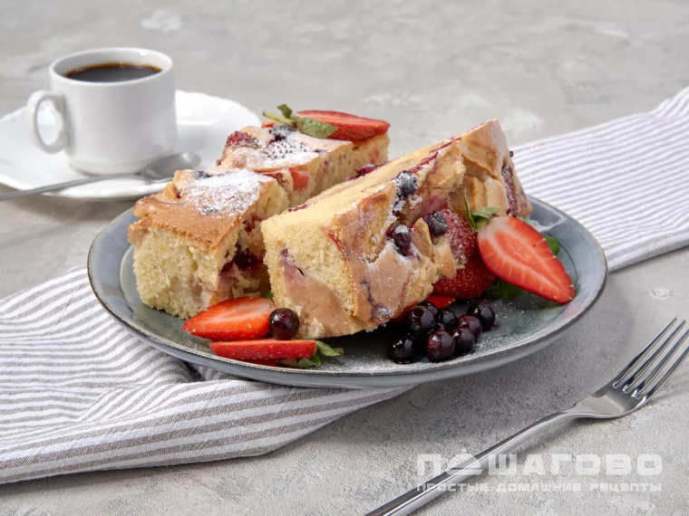 Клубничная шарлотка