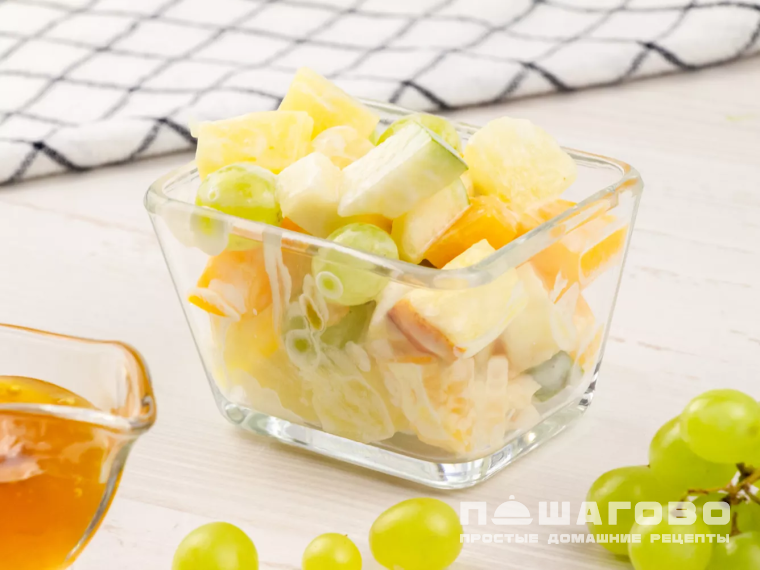 Салат с консервированными фруктами