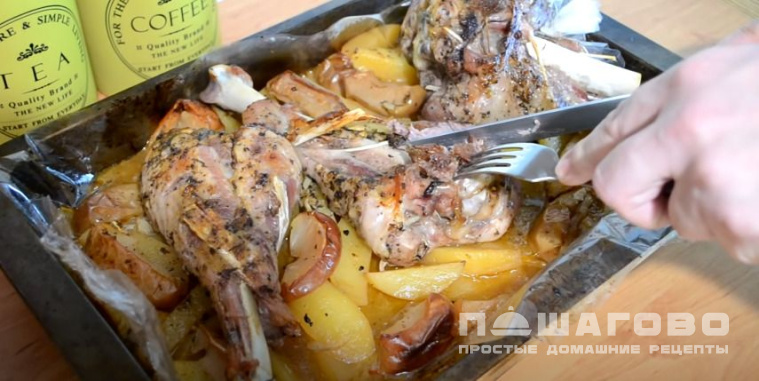 Голень индейки в рукаве с картофелем