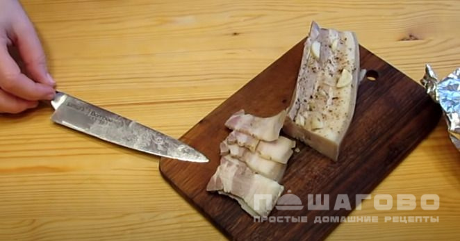 Грудинка по-домашнему с чесноком и аджикой