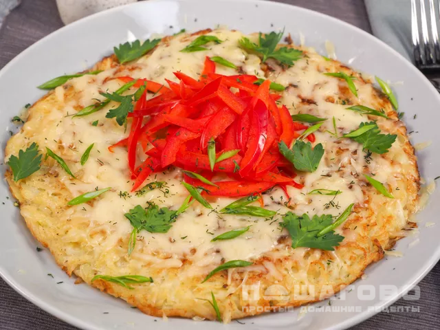 Запеканка на сковороде с жареным картофелем