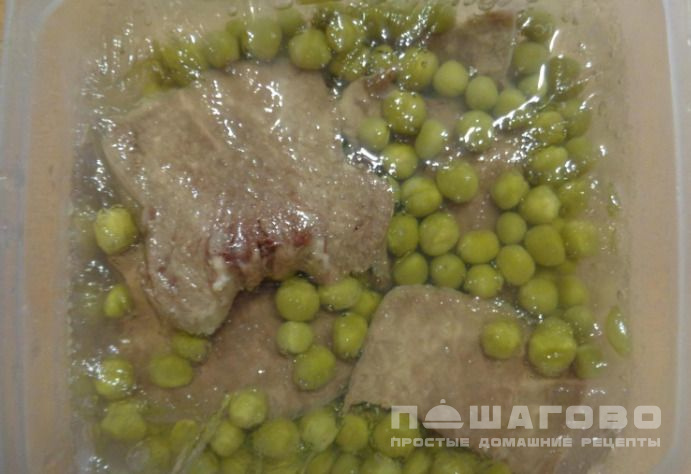 Заливной язык с горошком