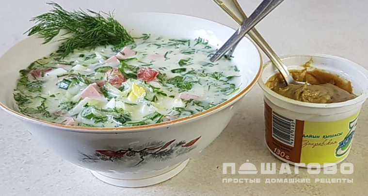 Окрошка летняя с помидорами и зеленью
