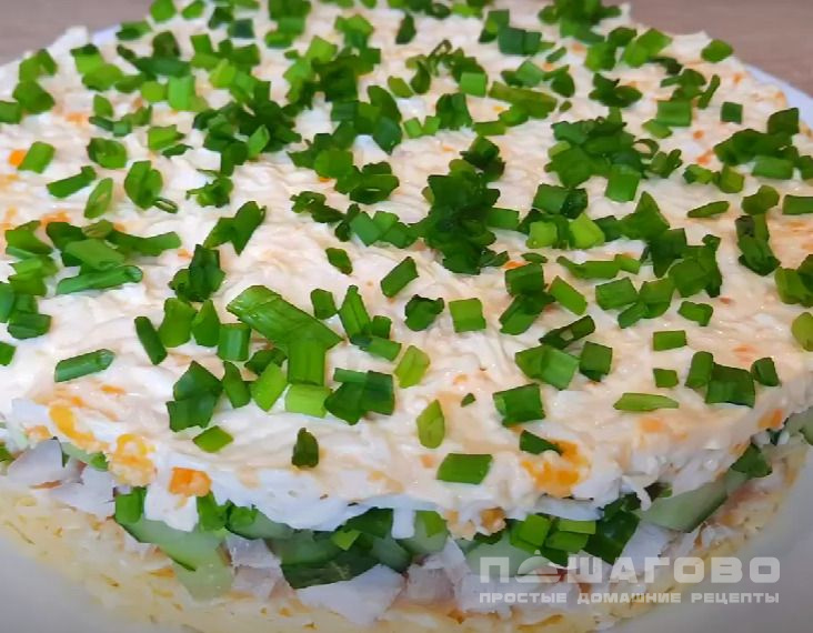Салат с курагой, курицей и свежим огурцом