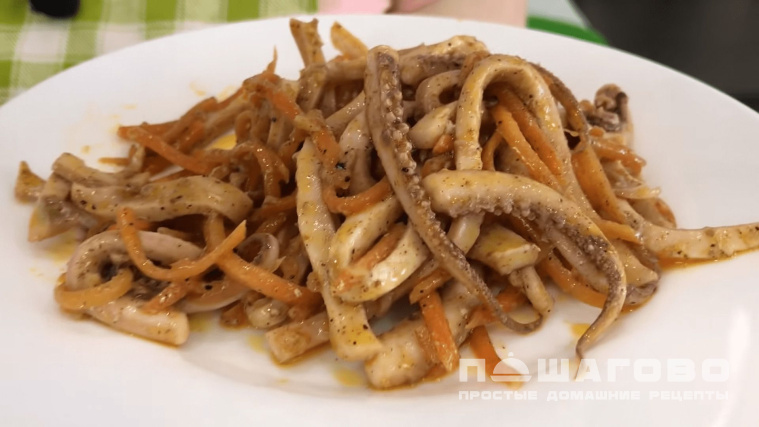 Салат с кальмарами и корейской морковью
