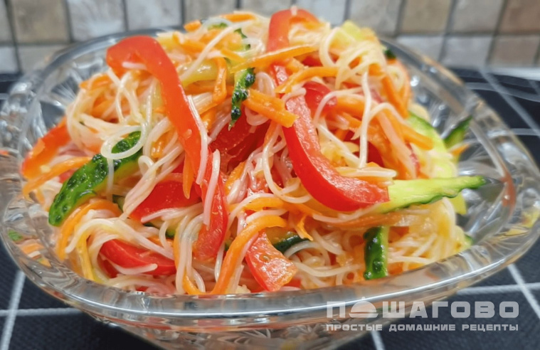 Салат с фунчозой и корейской морковью