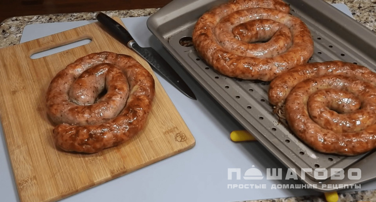 Домашняя колбаса из свинины в кишках