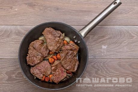 Медальоны из говядины с грибным соусом