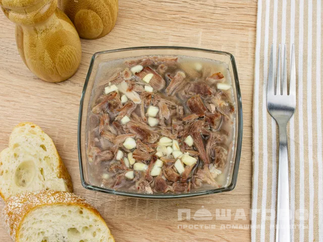 Холодец из свиных ножек и говядины