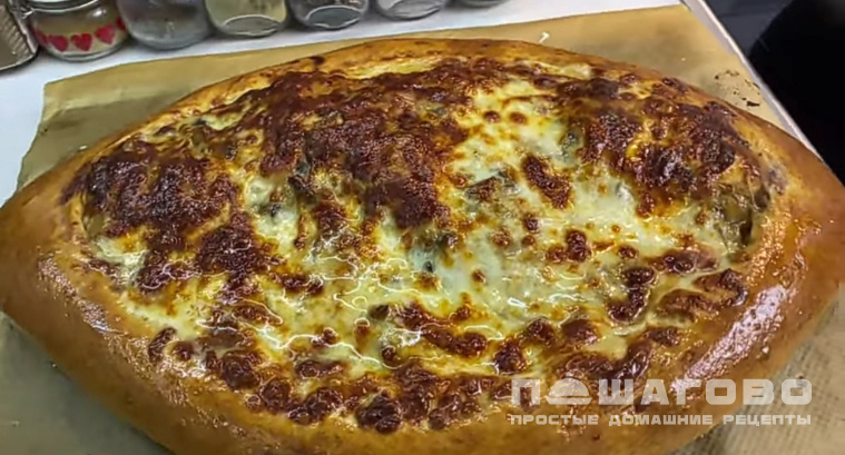 Пирог расстегай с грибами