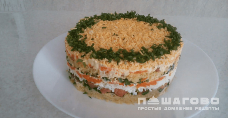 Салат Мимоза с лососем, сыром и яйцами