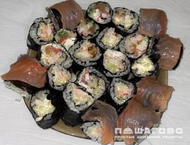 Полезные роллы с креветками, мидиями и крабовыми палочками
