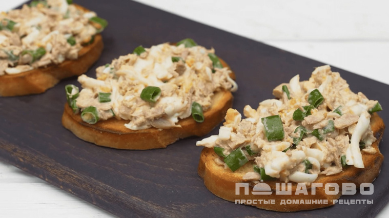 Бутерброды с консервированным тунцом и яйцом