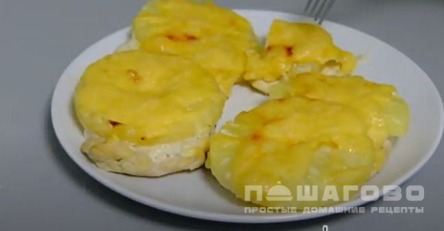 Курица с ананасами под сыром