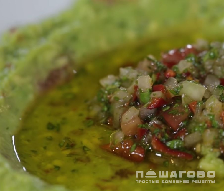 Соус из авокадо с чесноком к мясу и птице