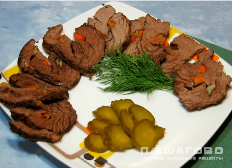 Буженина на пару в пароварке с маринованными огурцами