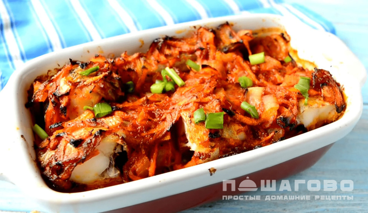 Минтай с морковью и луком в духовке