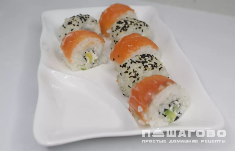 Популярные роллы с лососем и огурцом