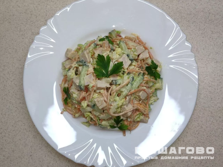 Салат из корейской моркови, курицы и пекинской капусты