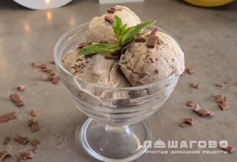 Домашнее мороженное из банана на сгущенном молоке и сливках с мятой