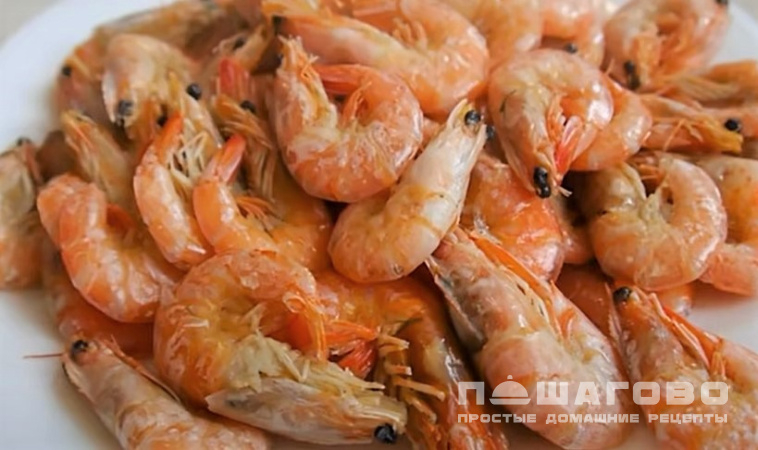 Креветки вареные с лимоном и укропом