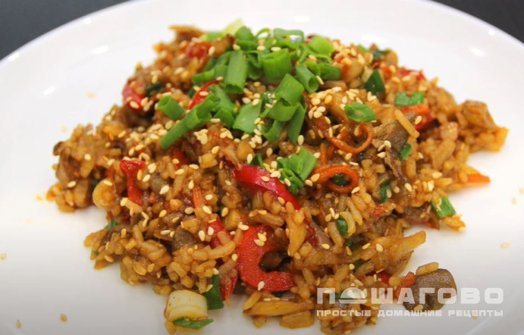 Постный рис с овощами под соусом терияки