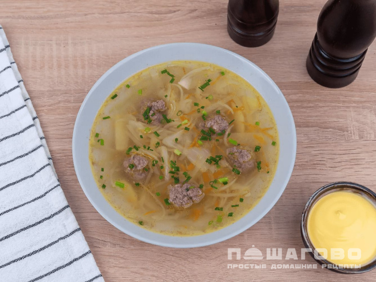 Щи из молодой капусты с фрикадельками