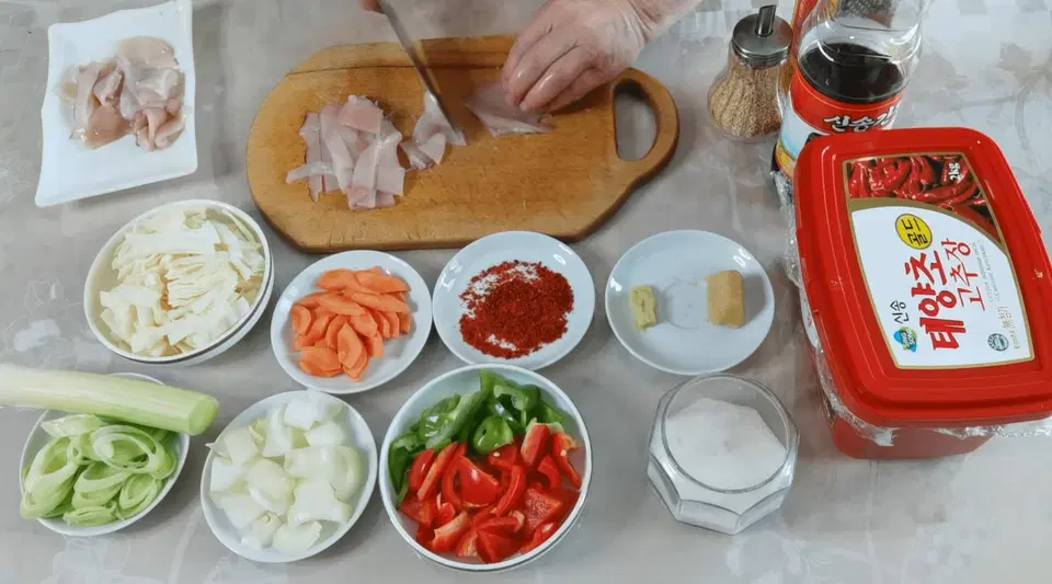 Кальмары, тушеные с овощами — шаг 1