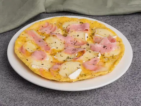 Омлет с ветчиной сыром и яблоком
