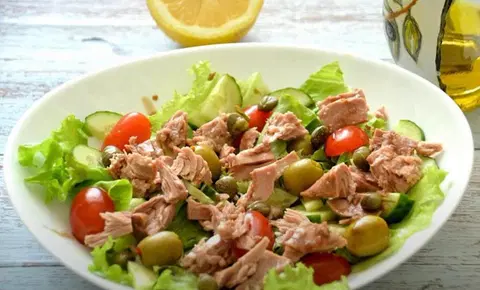 Салат с тунцом и каперсами
