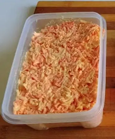 Салат с морковью и сыром